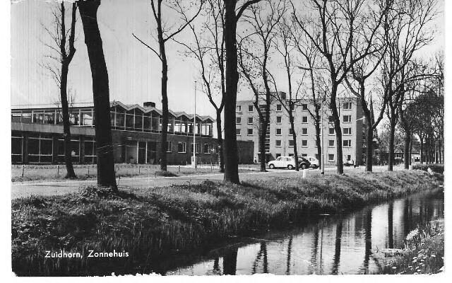 Hoofdingang Zonnehuis en zusterflat Hoofdstraat
