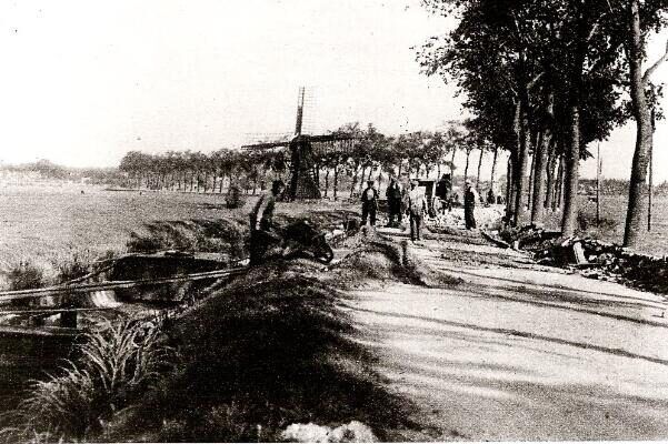 Brilweg richting Briltil met spinnekopmolen 1929